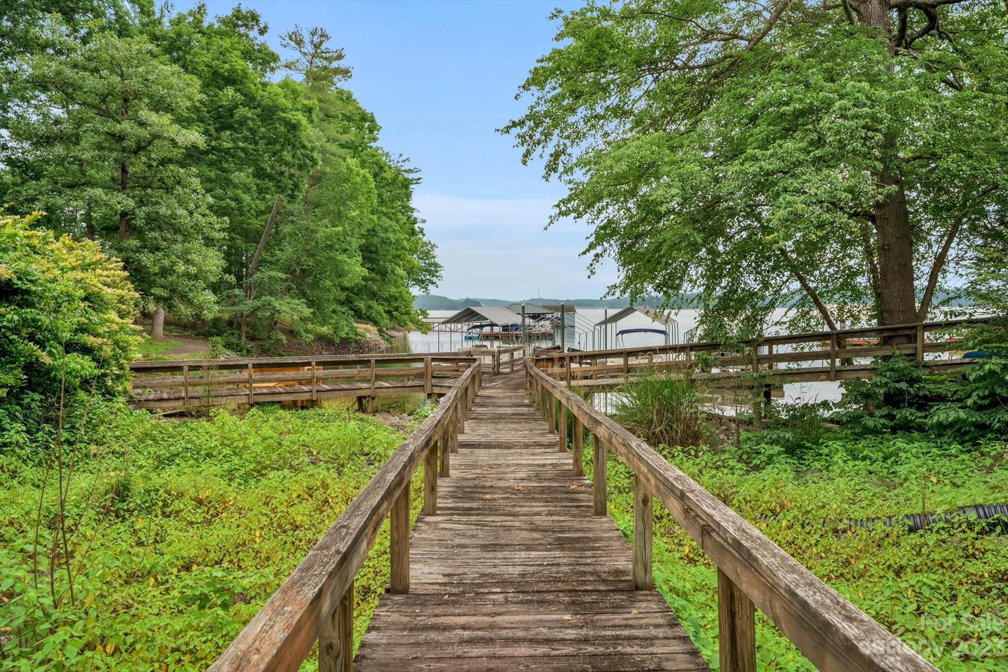 Laurel Pointe - Residential