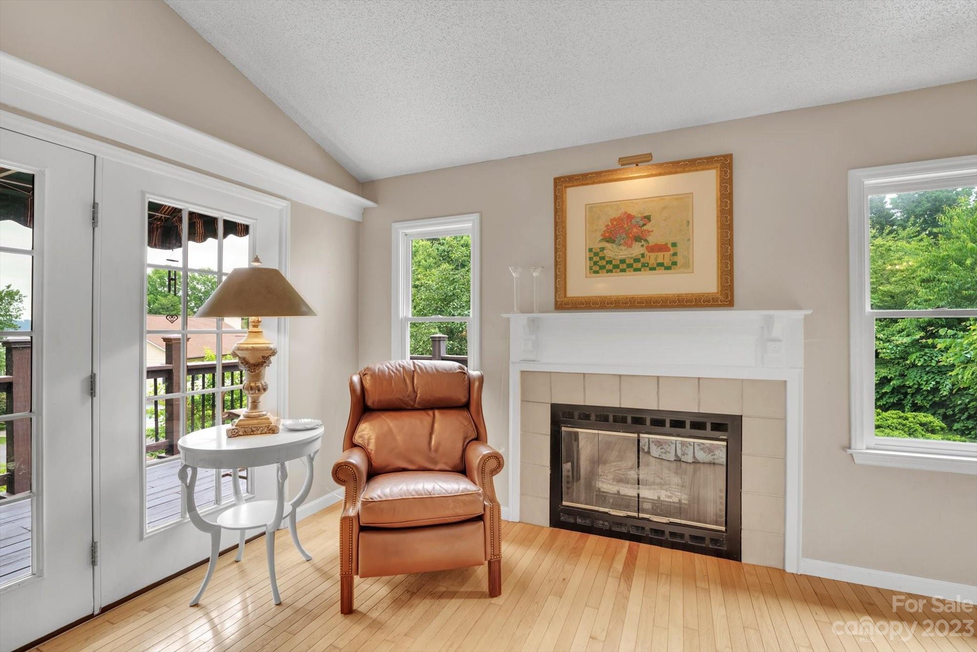 Laurel Pointe - Residential