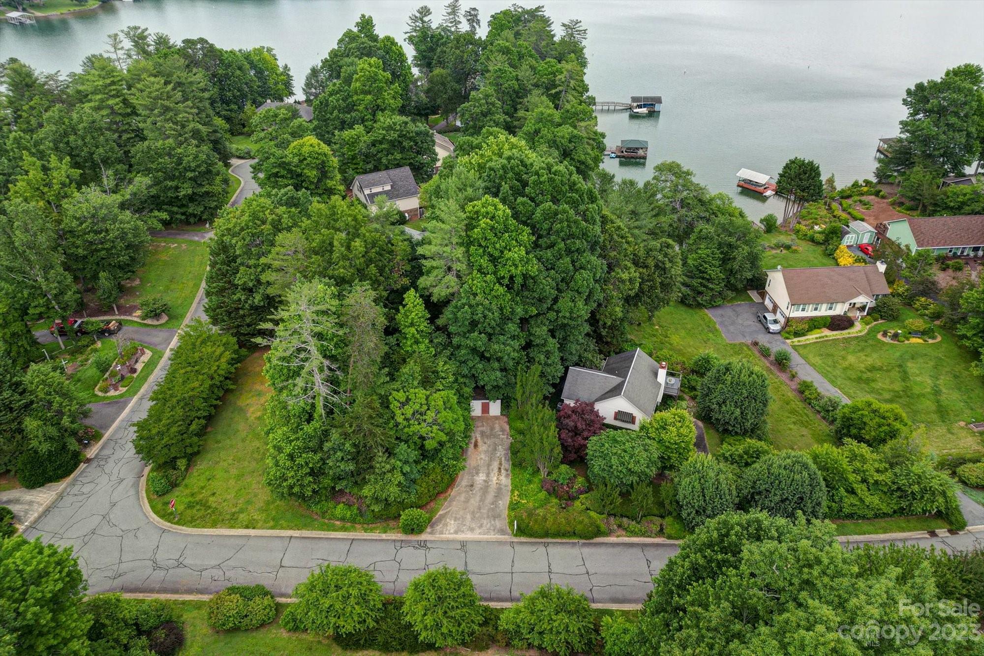 Laurel Pointe - Residential