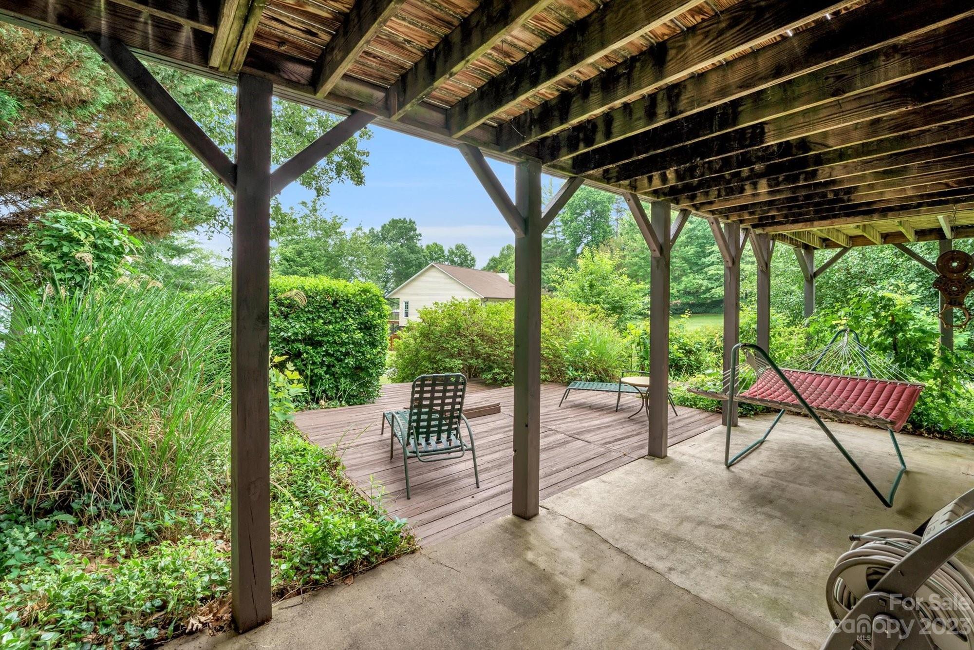 Laurel Pointe - Residential