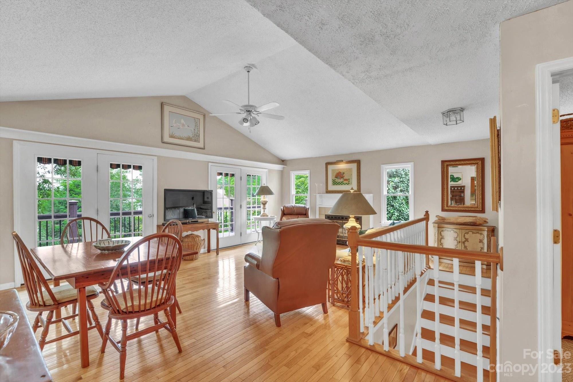 Laurel Pointe - Residential