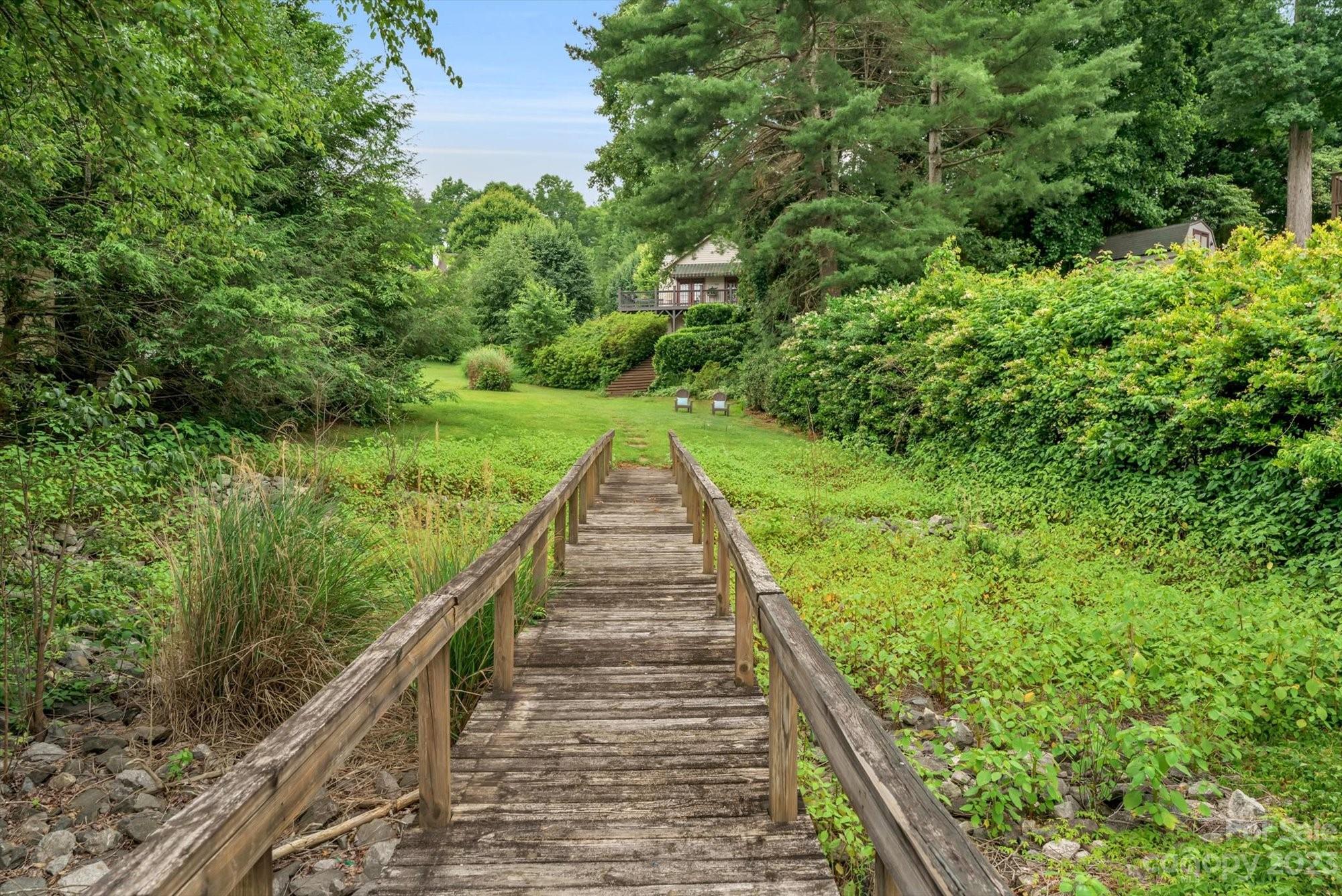 Laurel Pointe - Residential