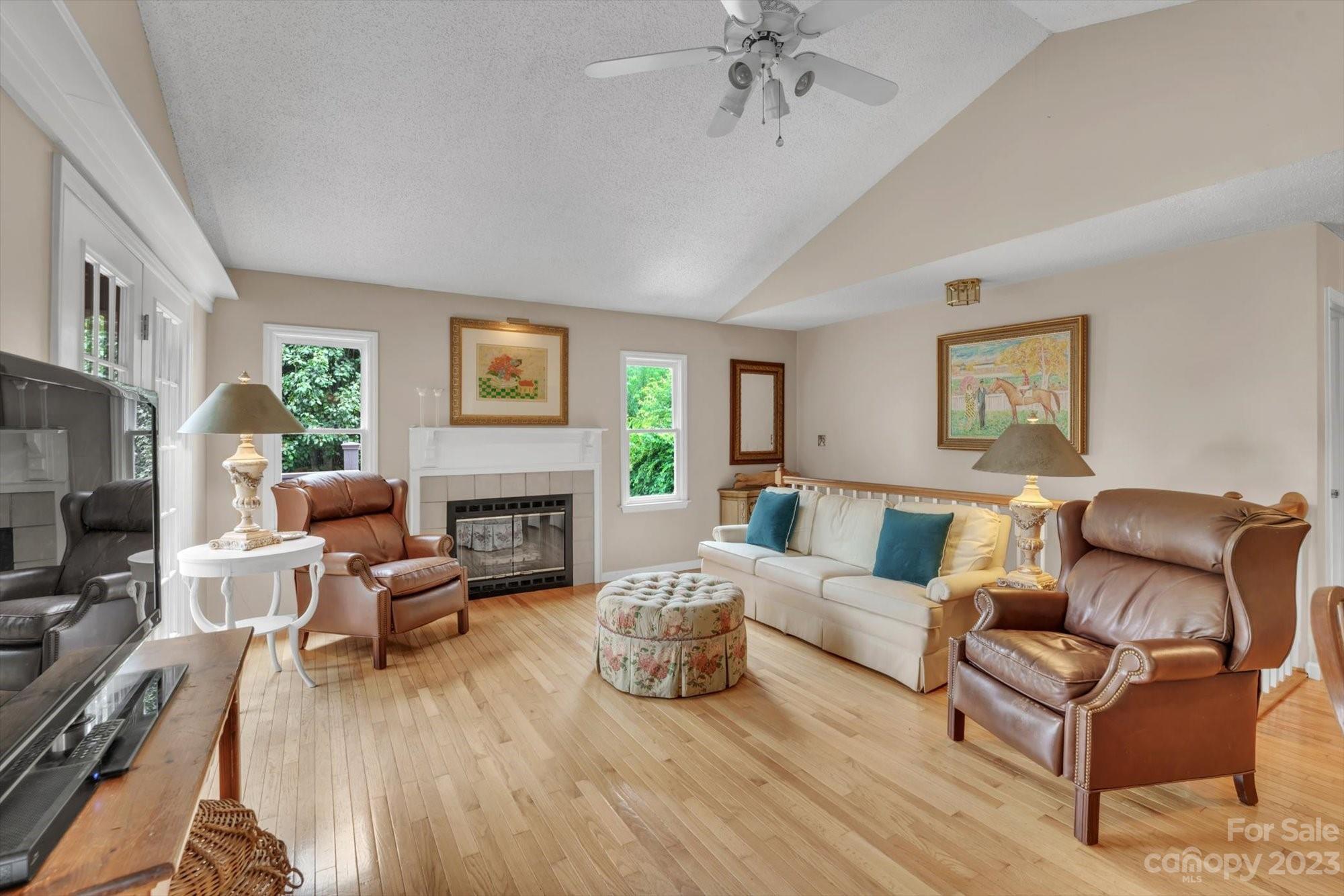 Laurel Pointe - Residential