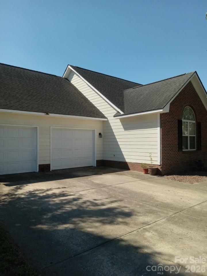 5529 WALKING Trail