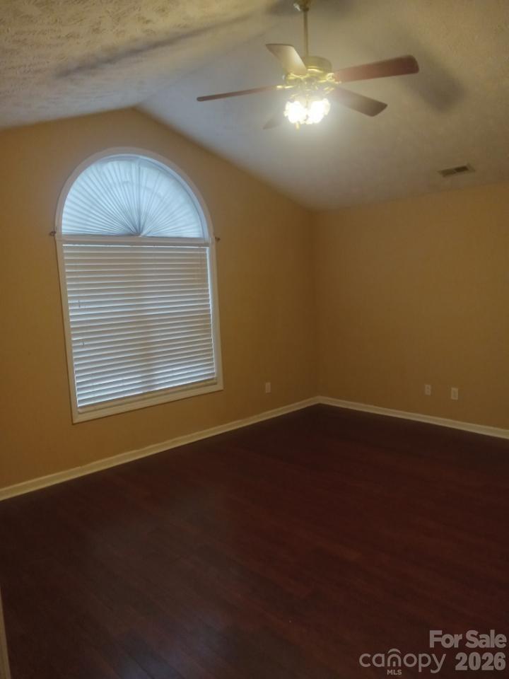 5529 WALKING Trail