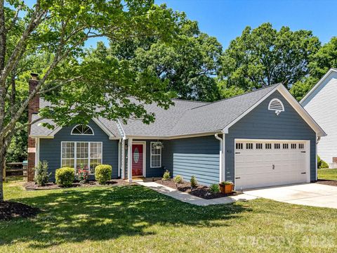 Photo of 4131 Huntmeadow Drive, Charlotte, NC 28269 (MLS # 4373808)