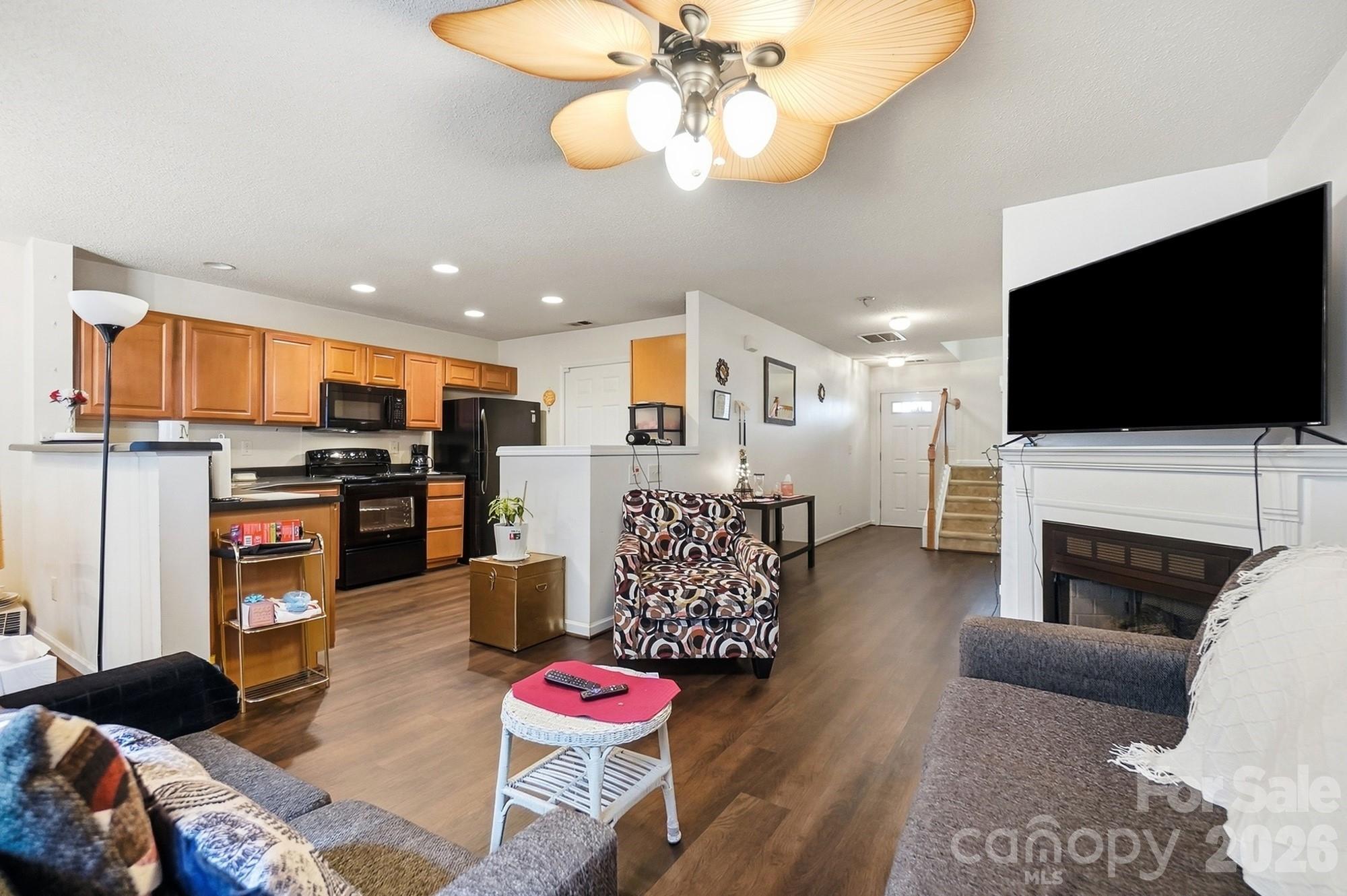 10618 Pointed Leaf Court