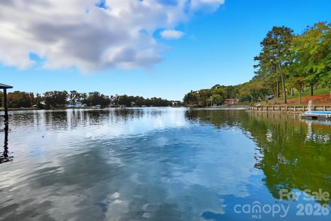 Photo of 17909 Wilbanks Drive, Charlotte, NC 28278 (MLS # 4364271)