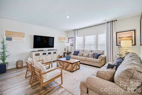 5012 Shadbush Road Charlotte NC 28215