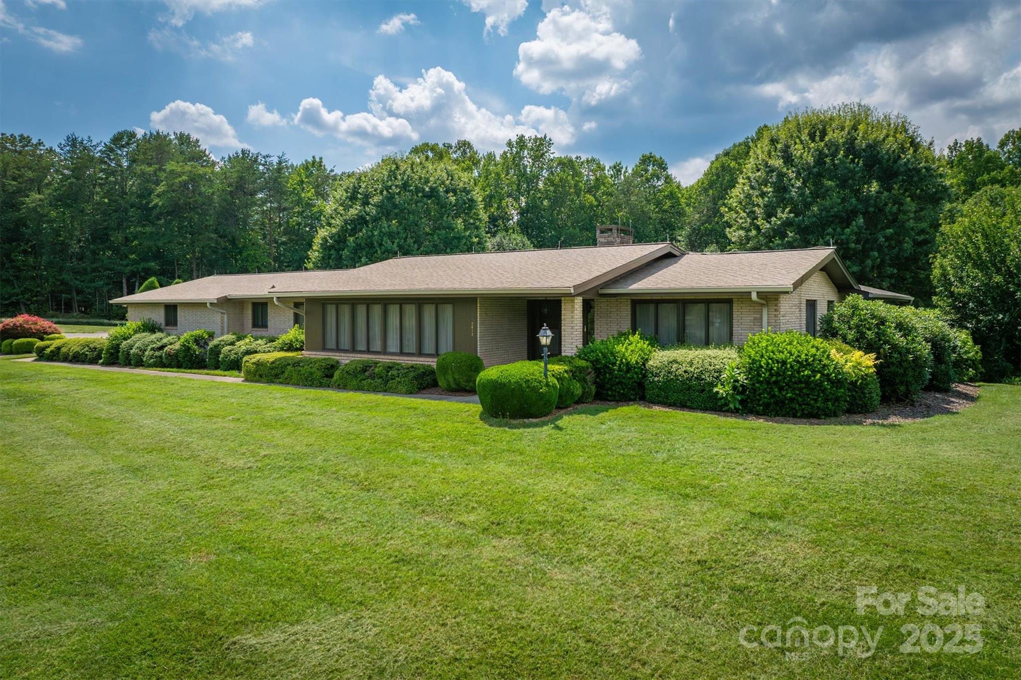 2813 Lakeview Drive