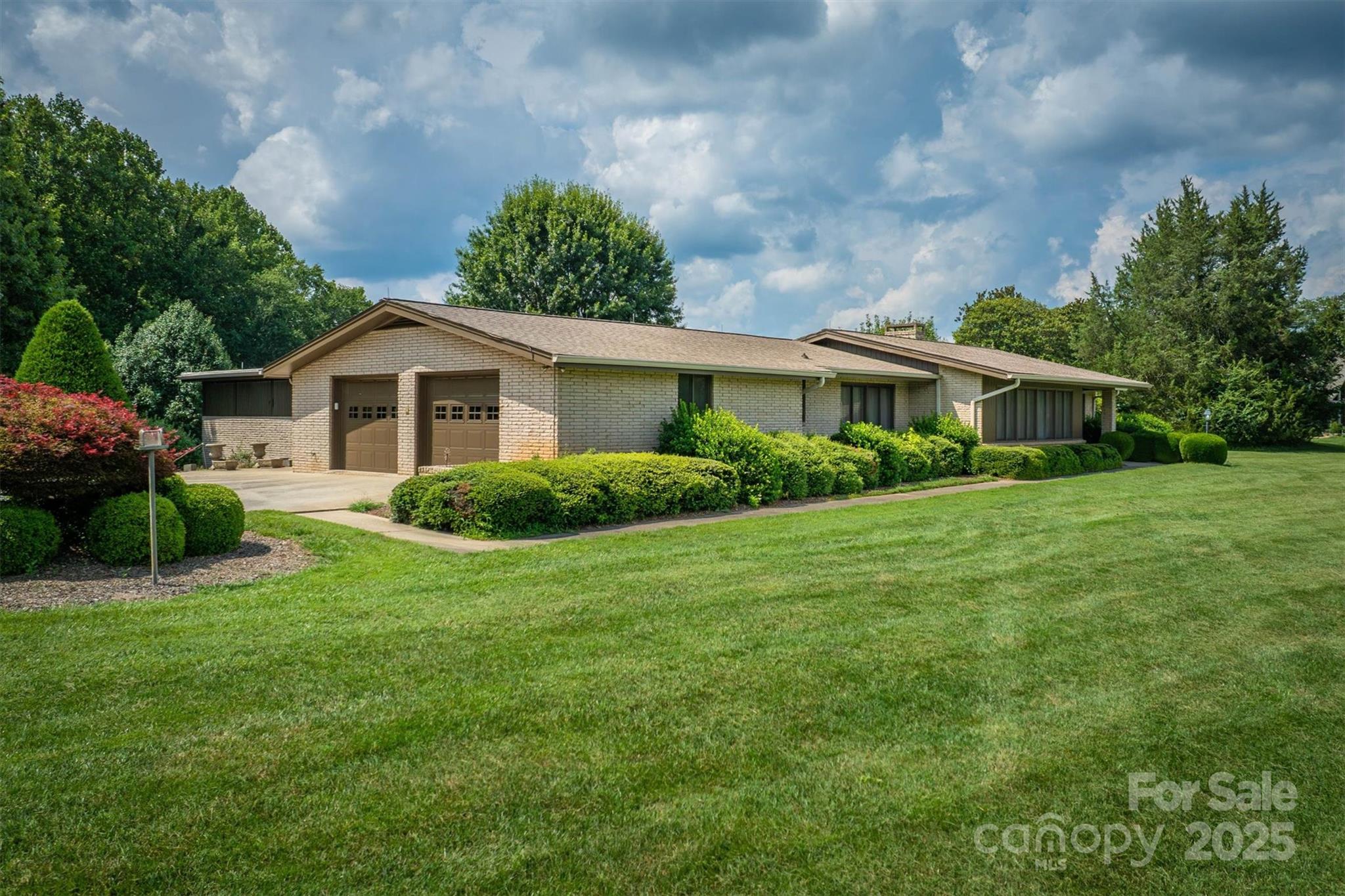 2813 Lakeview Drive