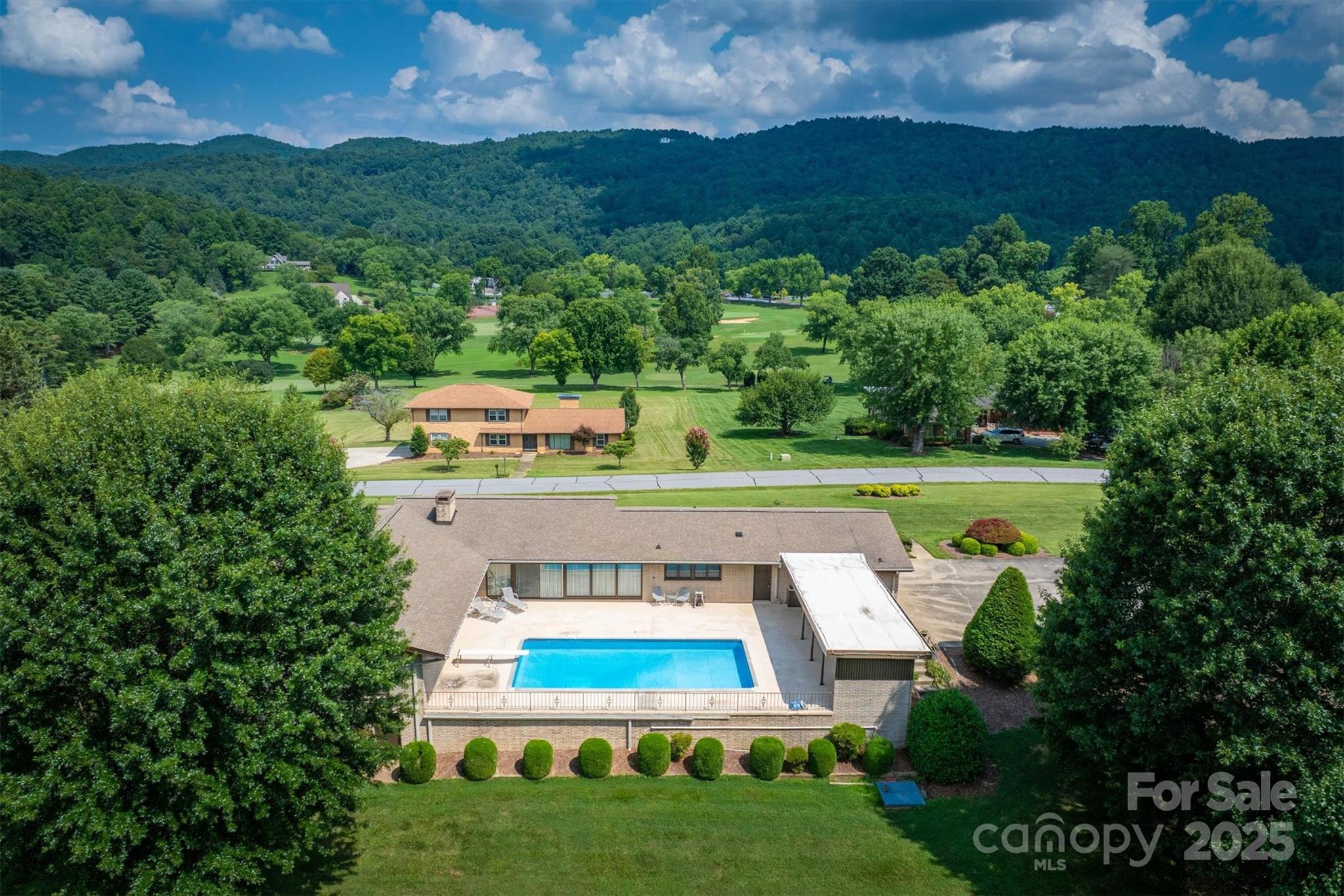 2813 Lakeview Drive