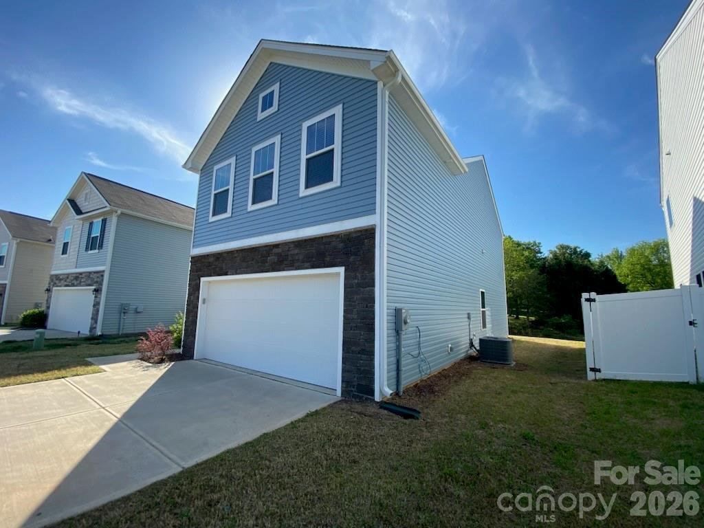1221 Freeman View Drive