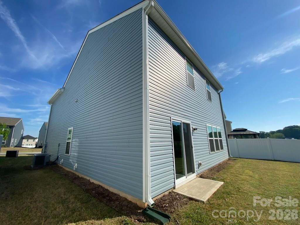 1221 Freeman View Drive