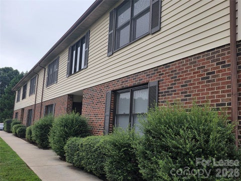 Photo of 525 12th Street SW #26, Hickory, NC 28602 (MLS # 4408953)