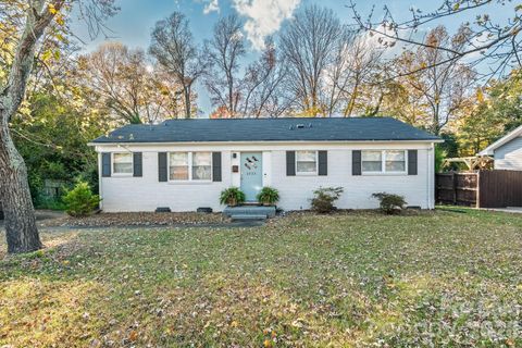 Photo of 2333 Birchcrest Drive, Charlotte, NC 28205 (MLS # 4320407)