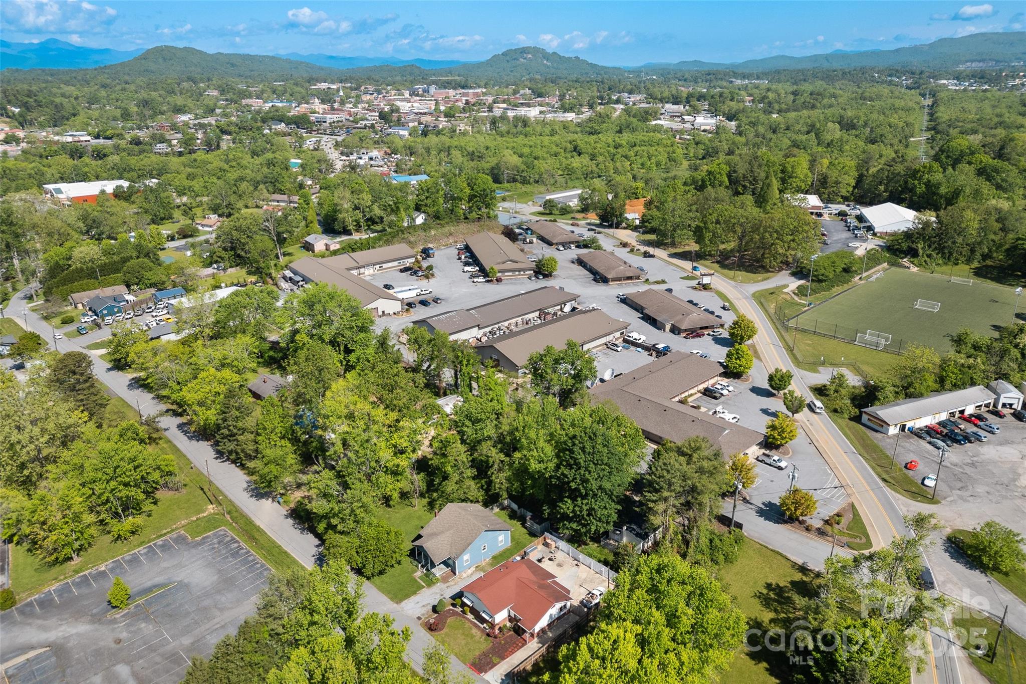 320 Hillview Boulevard