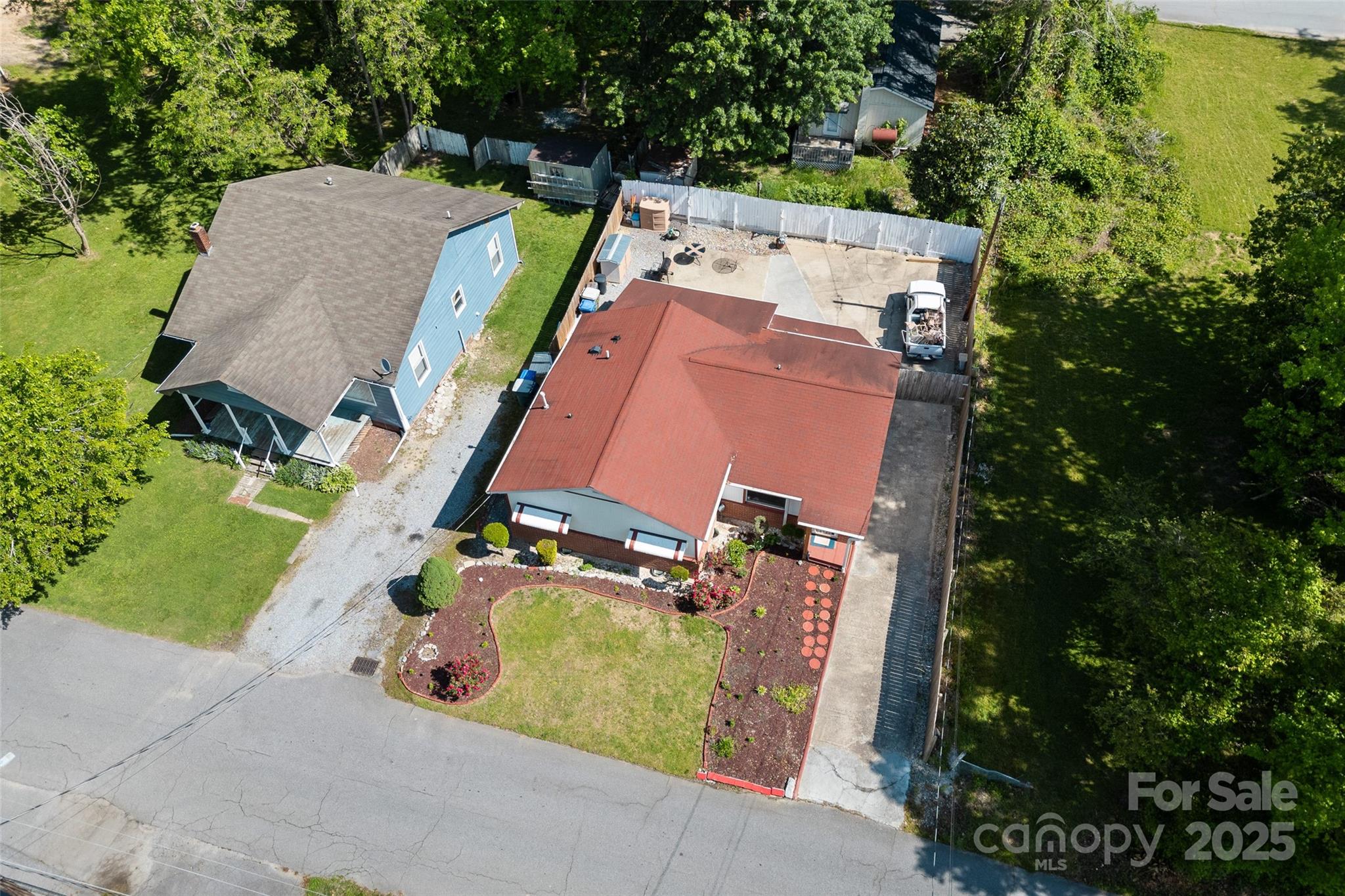 320 Hillview Boulevard