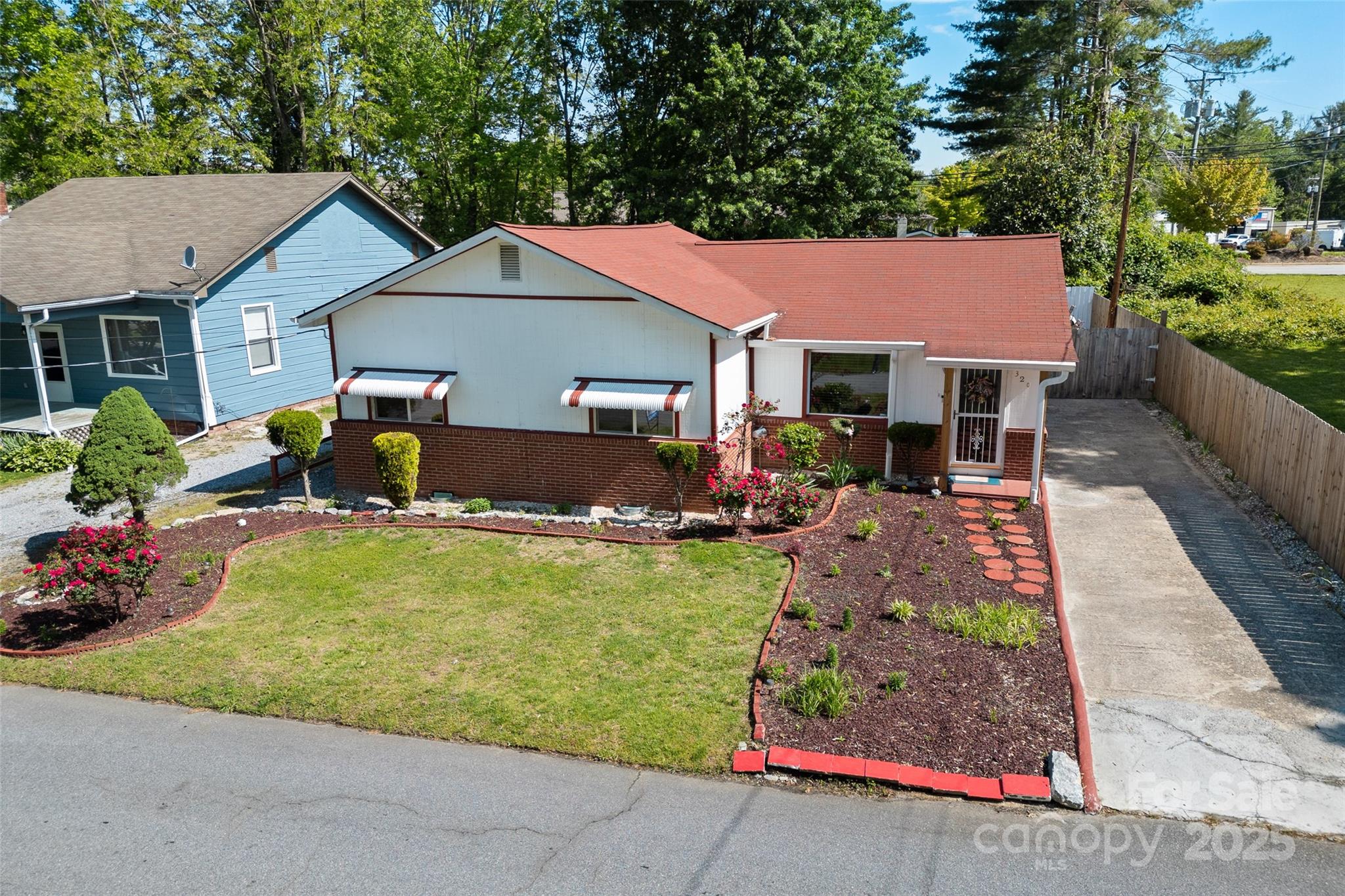 320 Hillview Boulevard