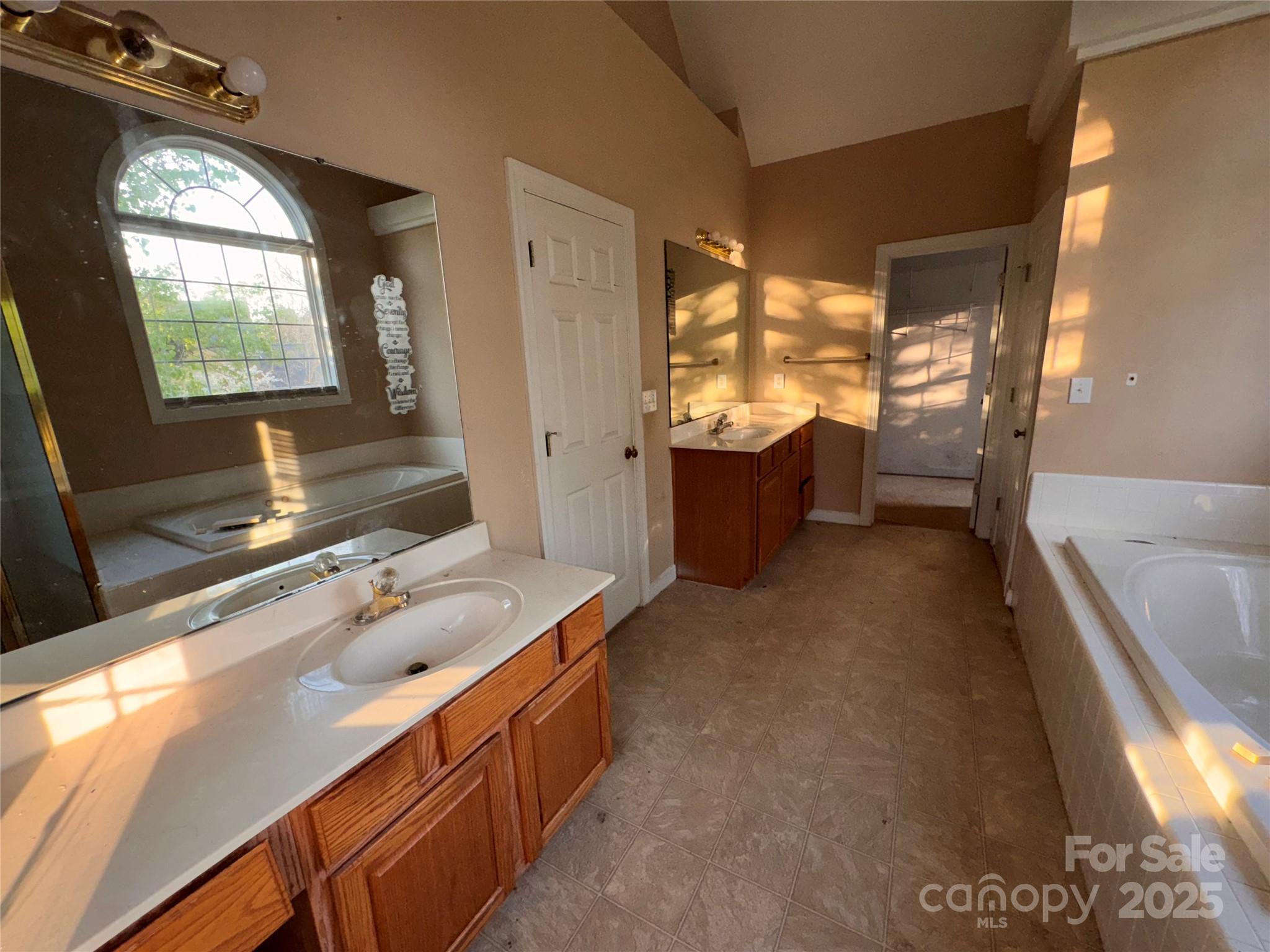 Royal Oaks - Residential