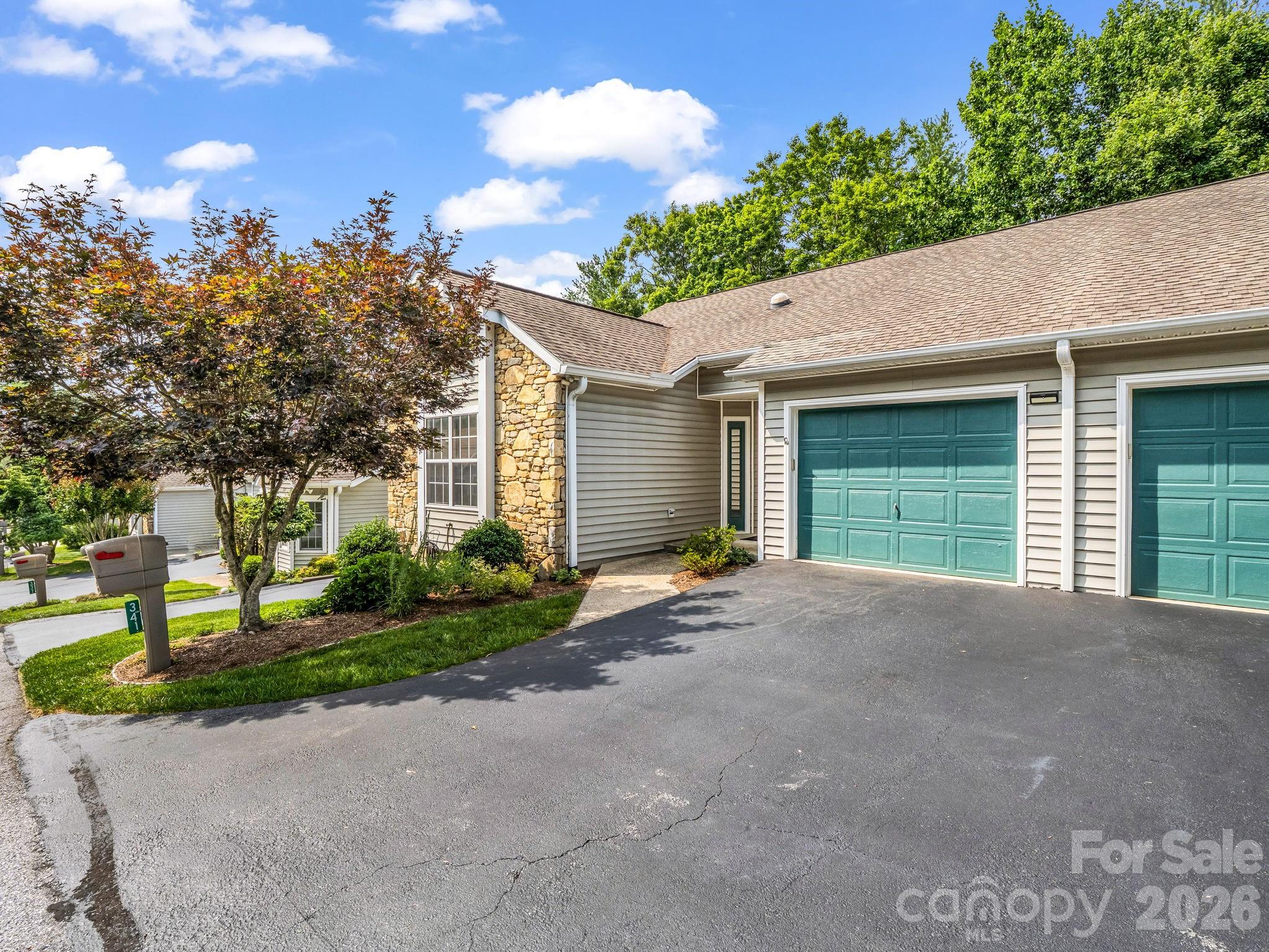 Photo 1 of 40 — 341 Laurel Park Place, Hendersonville, NC 28791