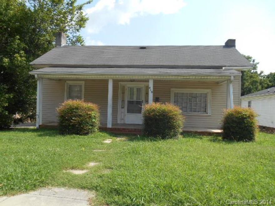 Bank owned investment properties. Three available. This one is currently rented for $500.00 per month. Call L/A for more details. Measurements from bank info. Buyer's agent to verify.