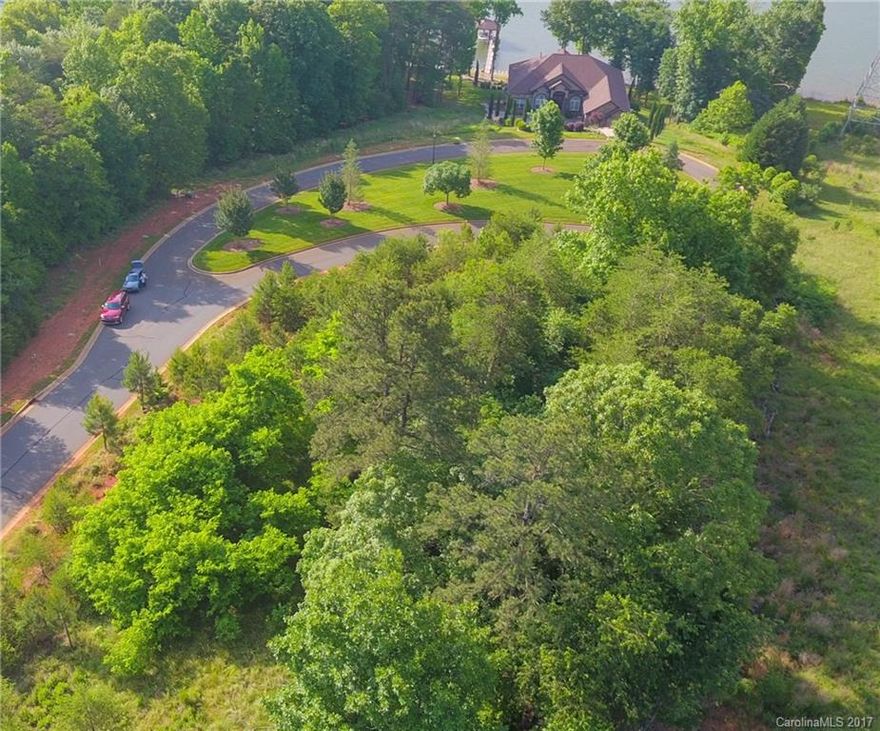 Great cul-de-sac lot, prominently situated with view overlooking Lake Wylie. Gated community with fantastic amenities: pool, boat dock & beach, playground, athletic field, tennis courts, fenced boat & trailer parking lot. Sellers willing to sell house plans created for the lot.