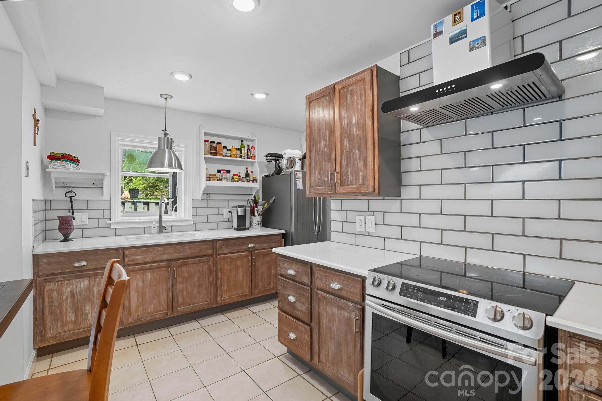 6103 Honeysuckle Lane