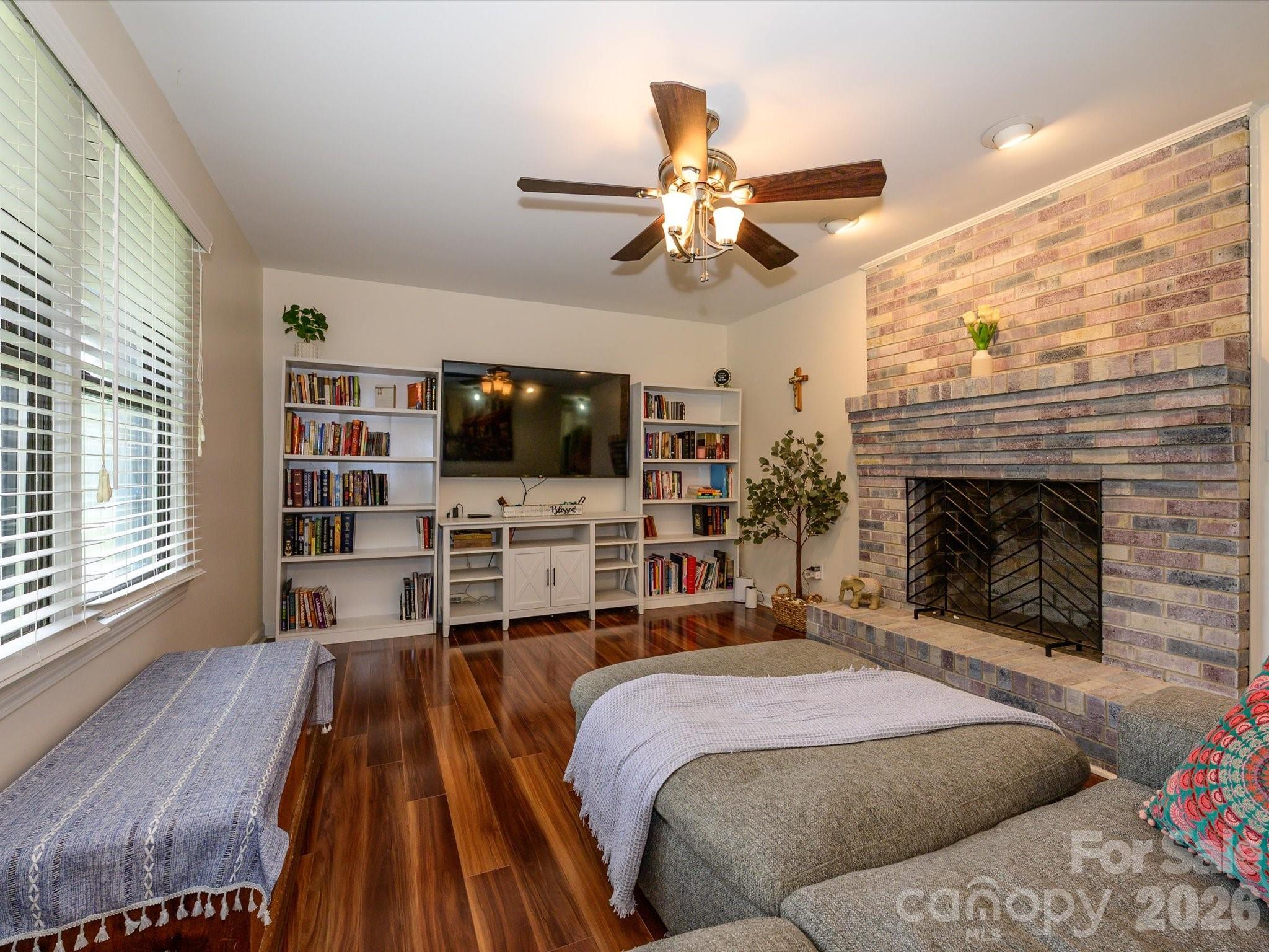 1106 Robinhood Lane