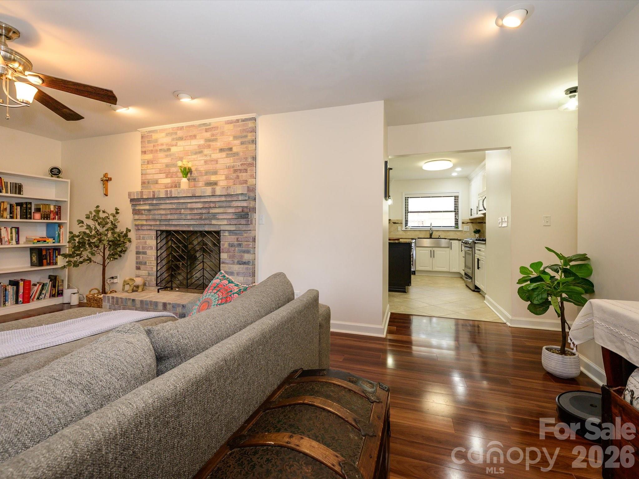 1106 Robinhood Lane