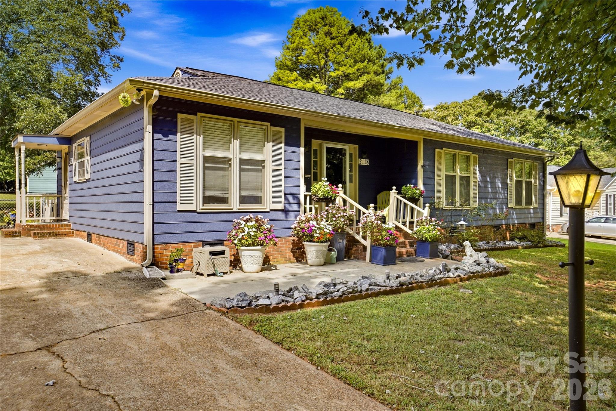 2118 Lampglow Court