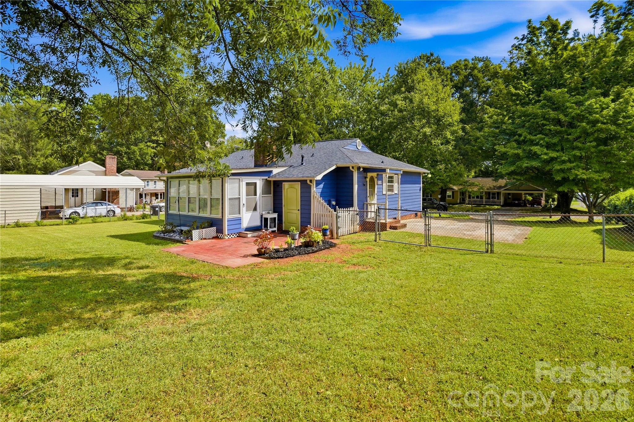 2118 Lampglow Court