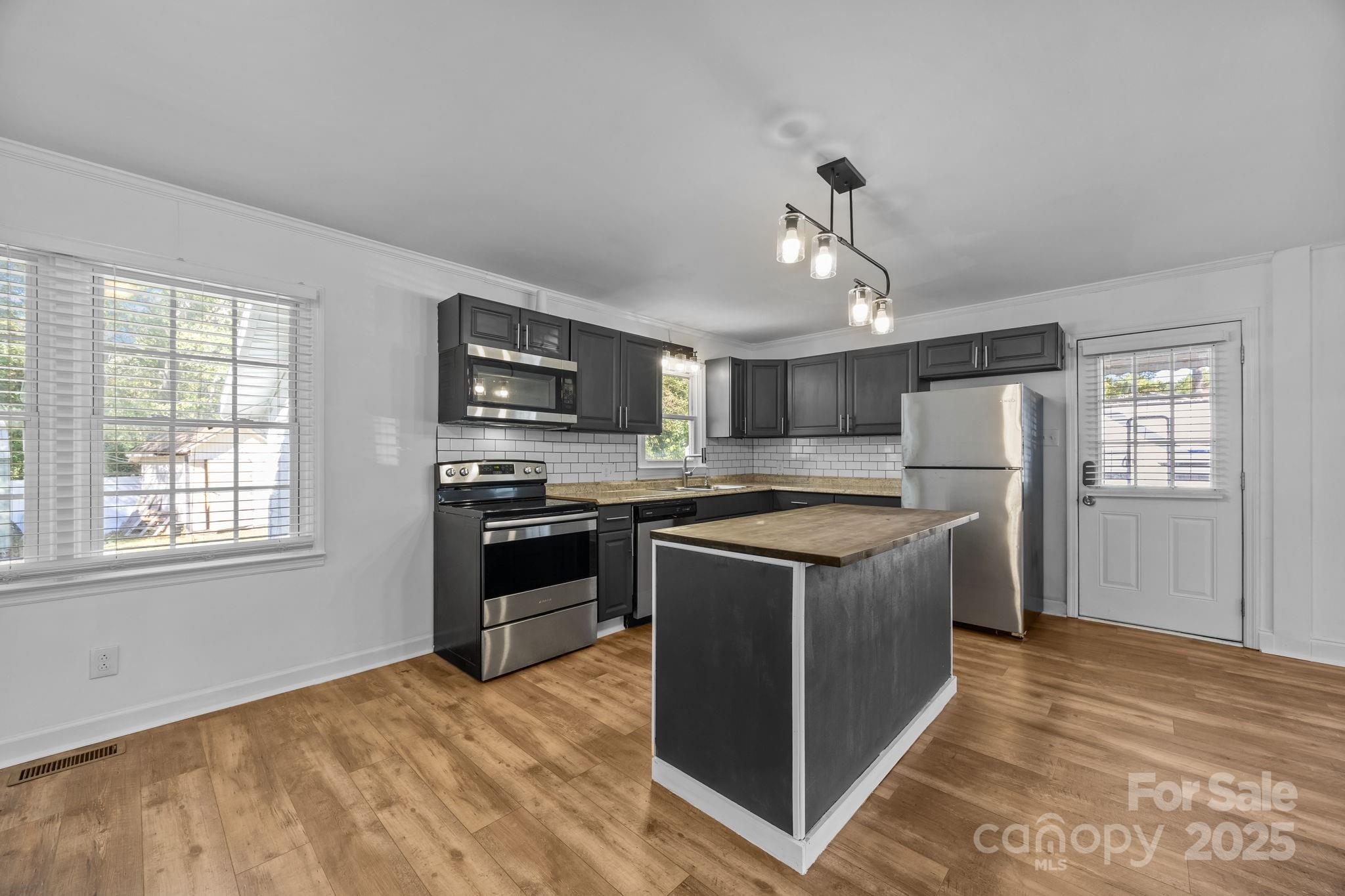976 Ten Oaks Drive