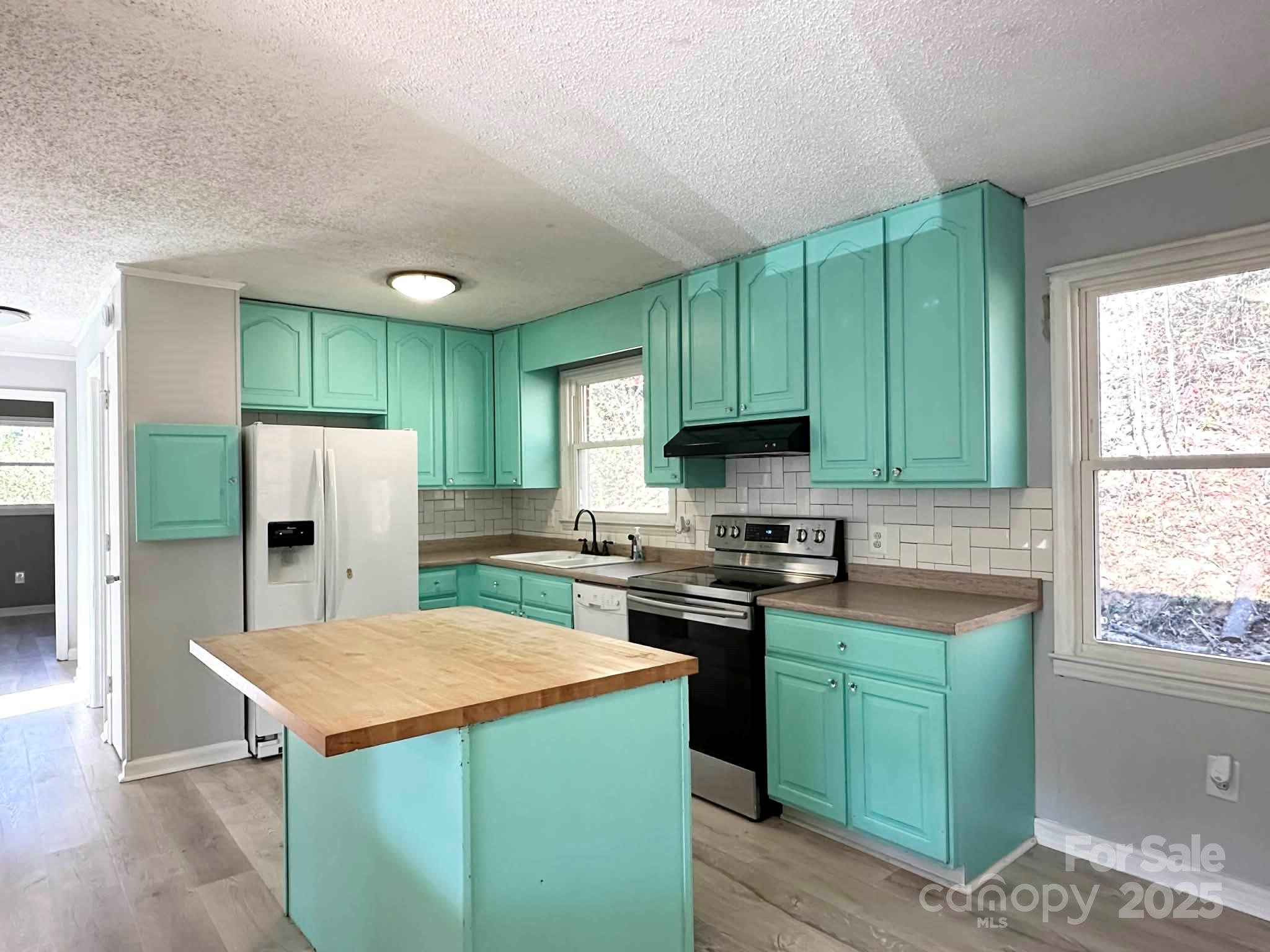 Lenoir, North Carolina 28645, United States, 3 Bedrooms Bedrooms, ,1 BathroomBathrooms,Residential,Coming Soon,240756