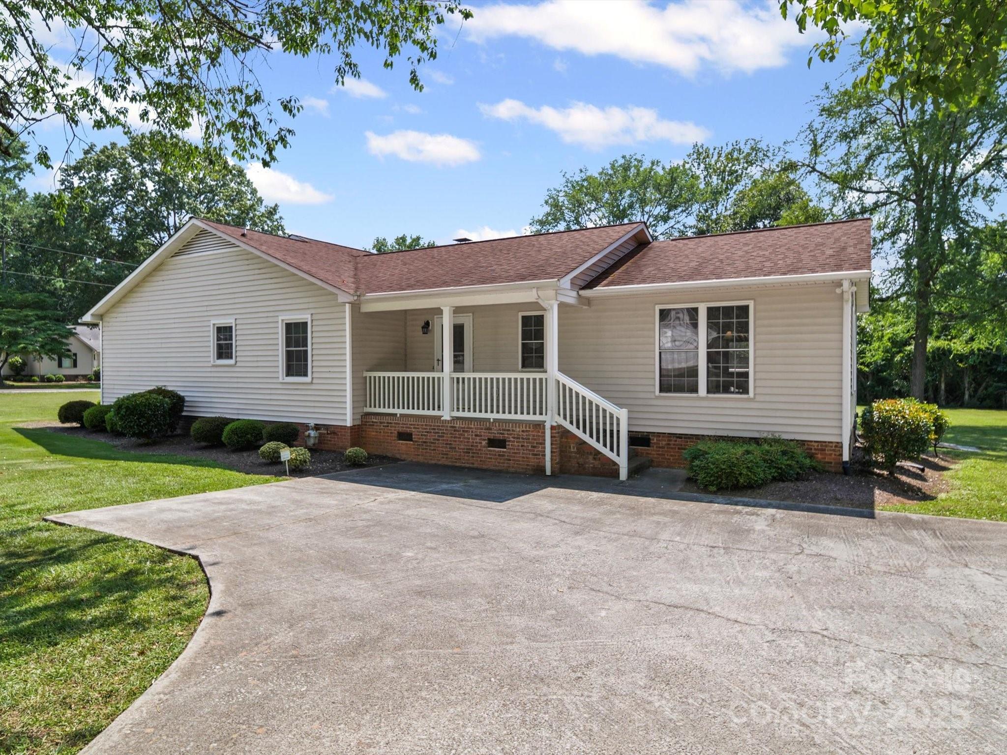 1302 Hawthorne Road