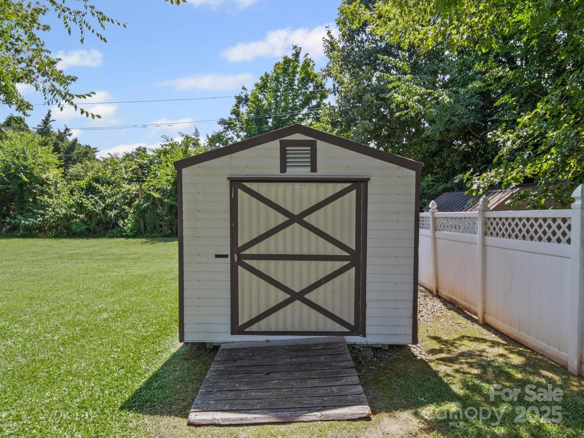 1302 Hawthorne Road