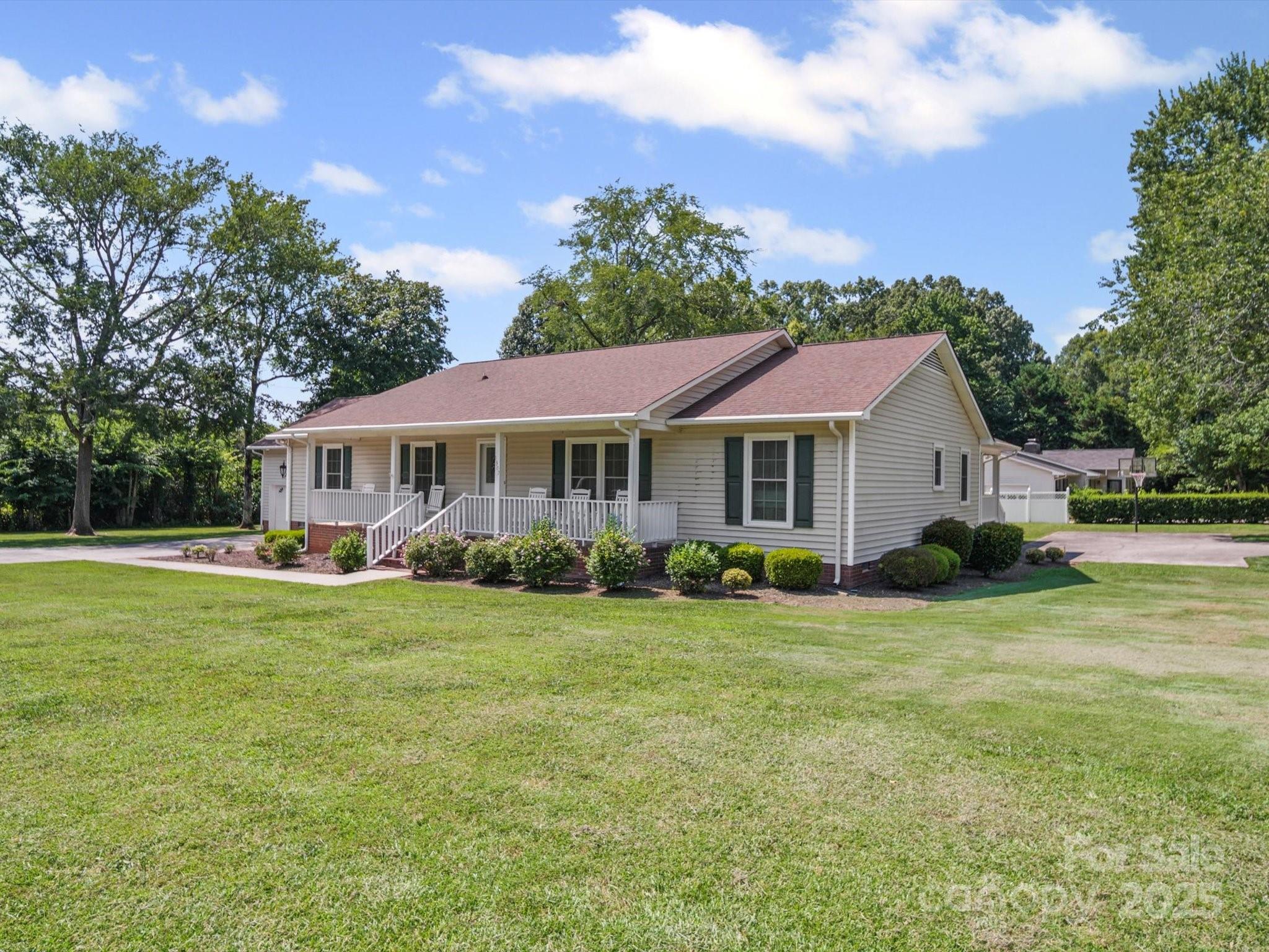 1302 Hawthorne Road