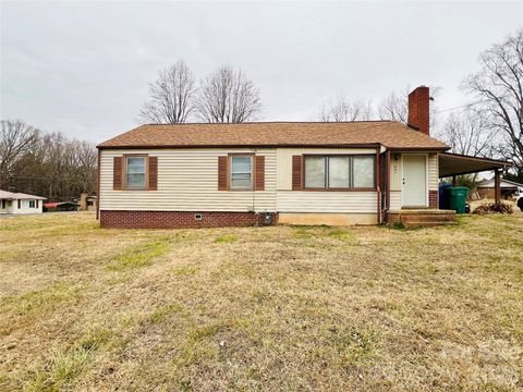 Photo of 208 Ellis Street, Albemarle, NC 28001 (MLS # 4327343)