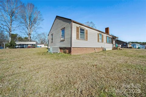 Photo of 208 Ellis Street, Albemarle, NC 28001 (MLS # 4327343)