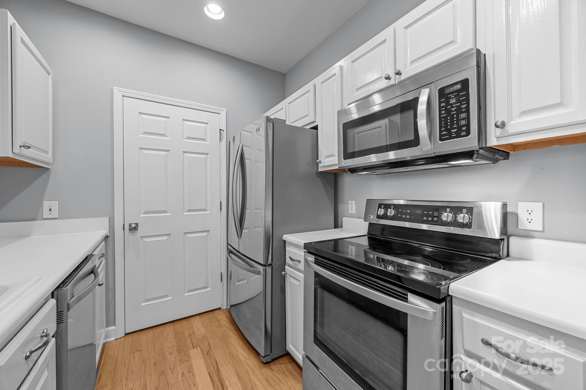 416 Queens Road #19