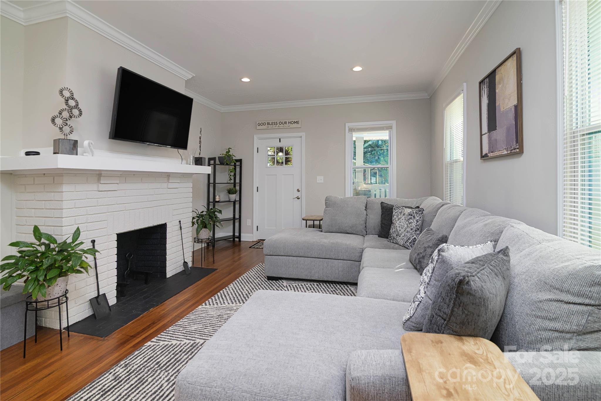 2124 Roslyn Avenue