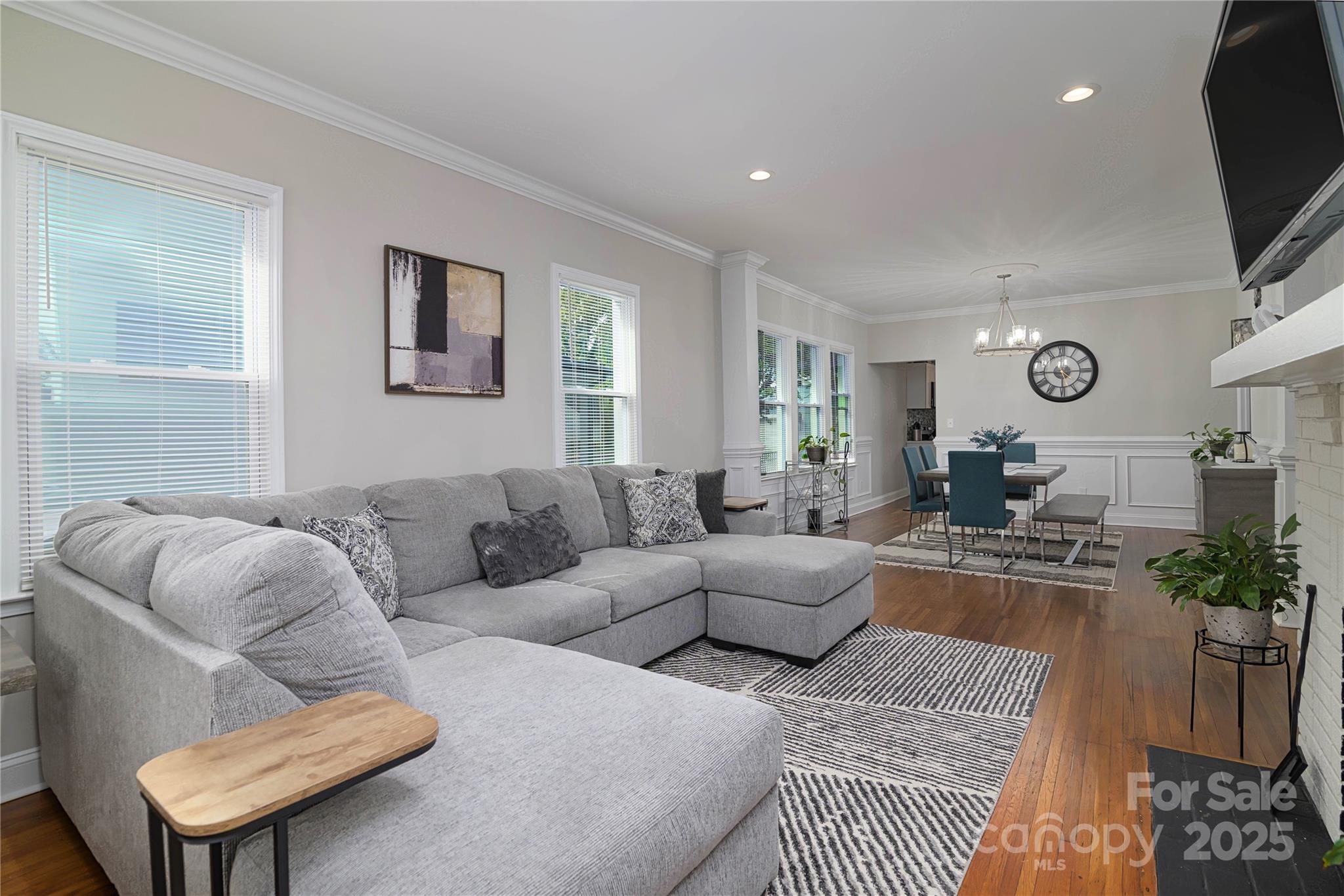 2124 Roslyn Avenue
