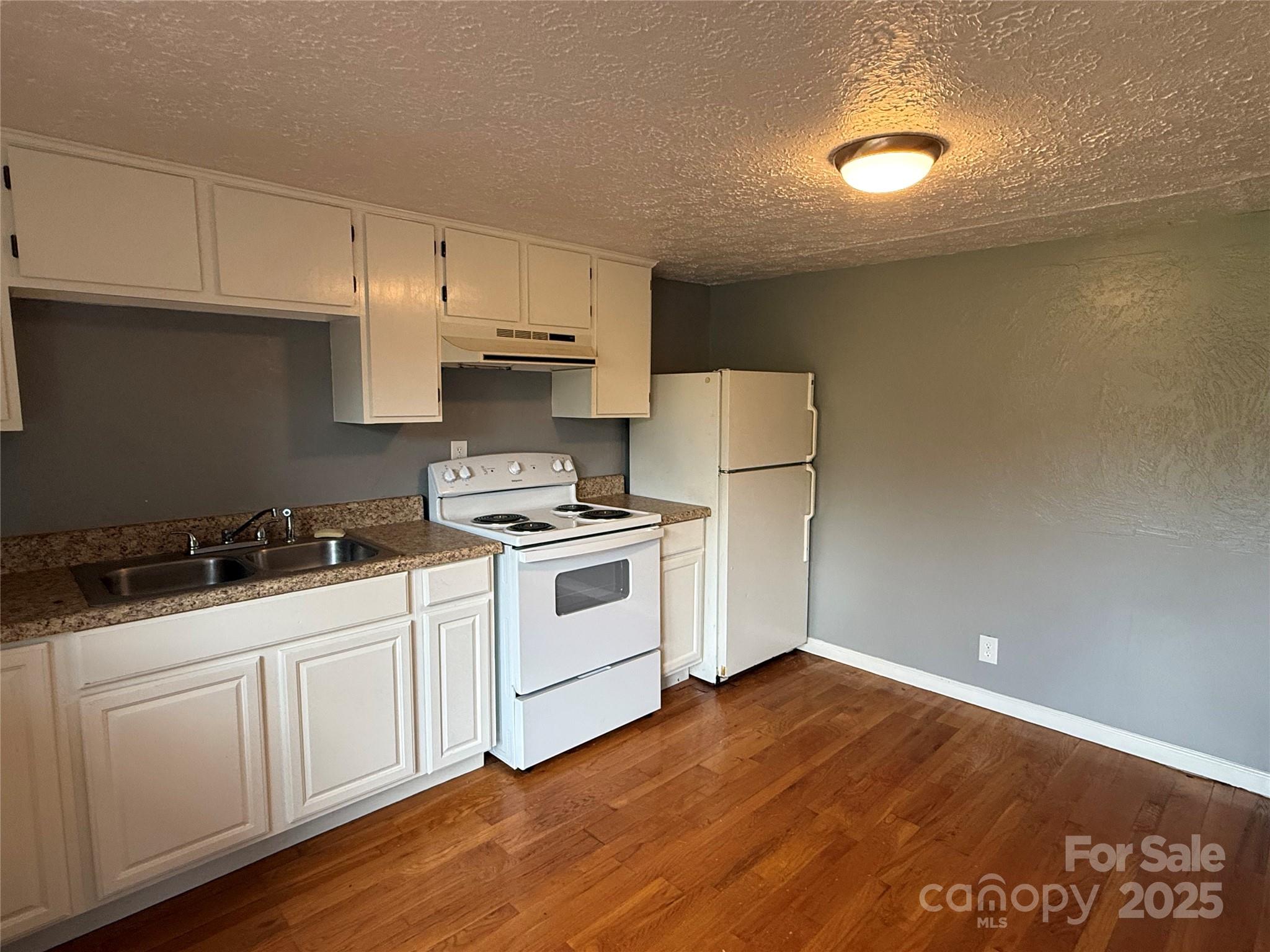 1805 Burkemont Avenue