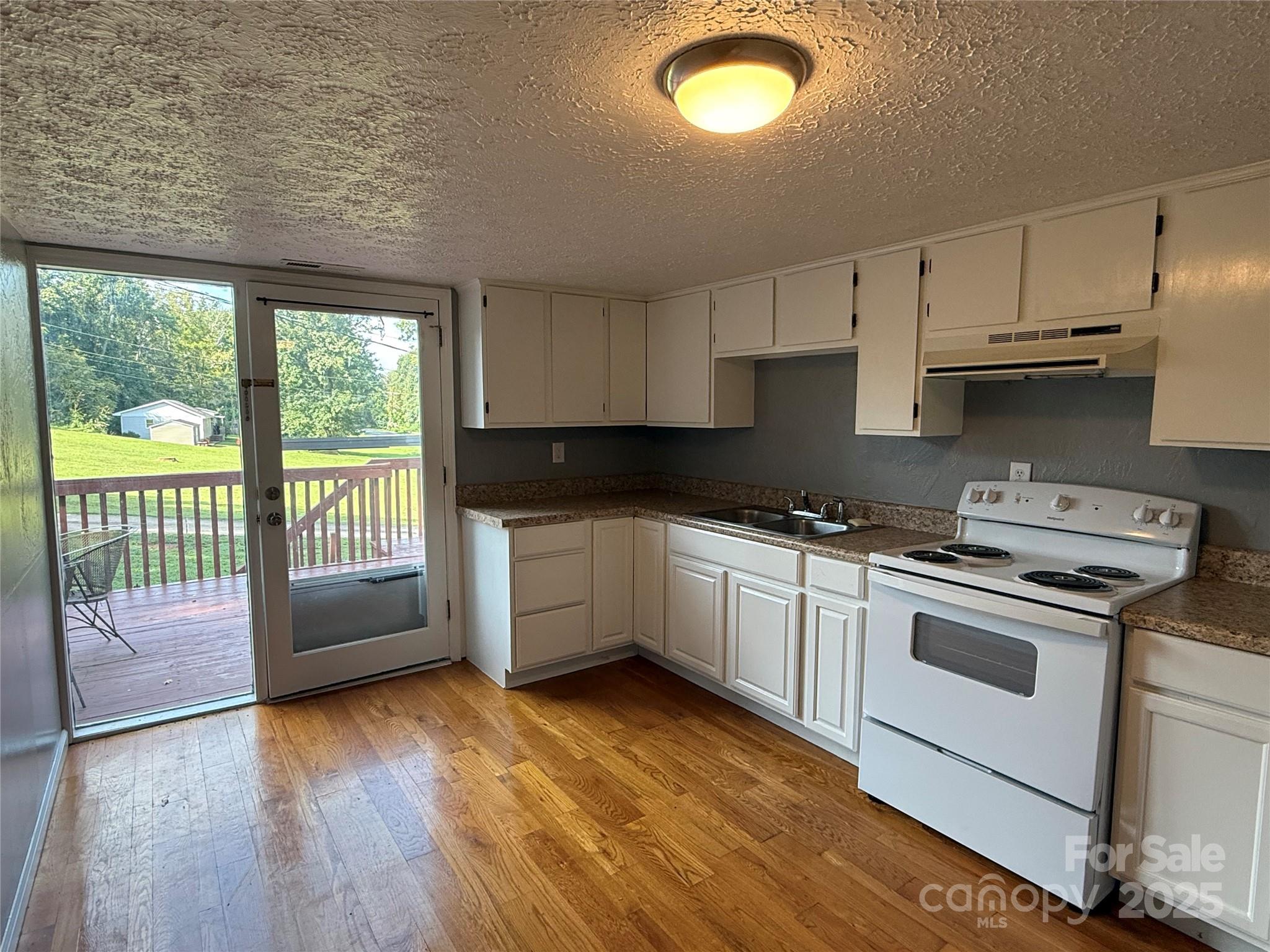 1805 Burkemont Avenue