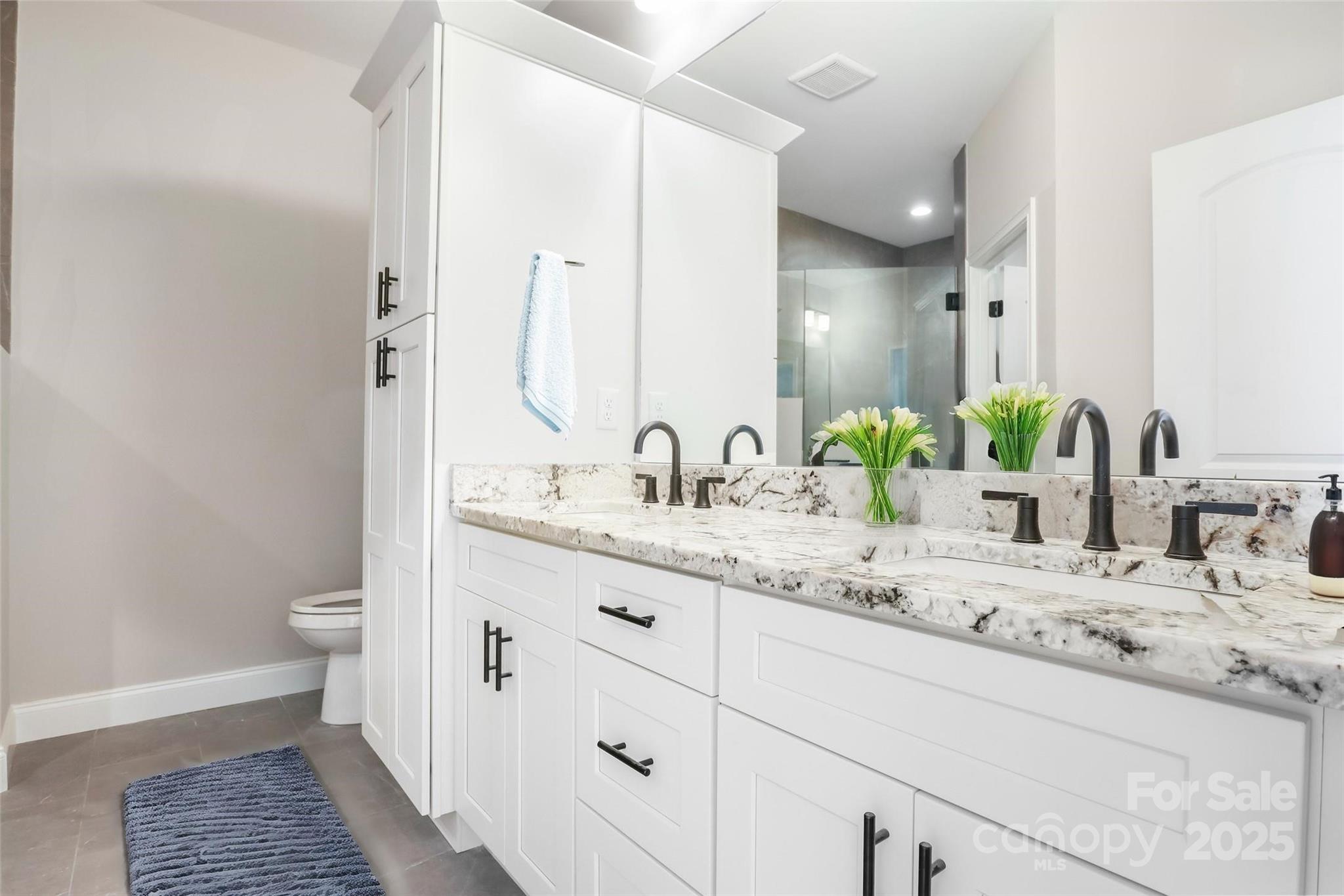 Hickory, North Carolina 28601, United States, 2 Bedrooms Bedrooms, ,2 BathroomsBathrooms,Residential,Active,222987