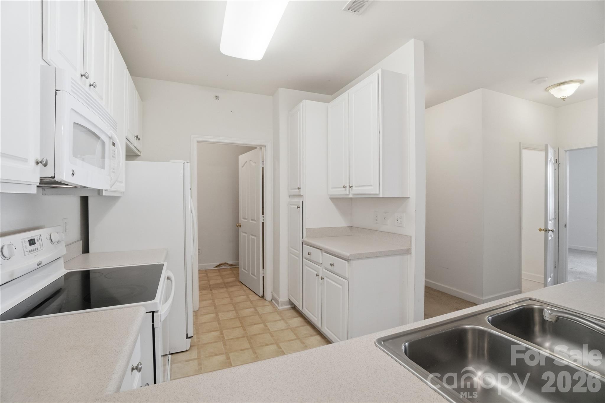 16742 Amberside Road E