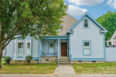 Photo of 611 E 37th Street, Charlotte, NC 28205 (MLS # 4379542)