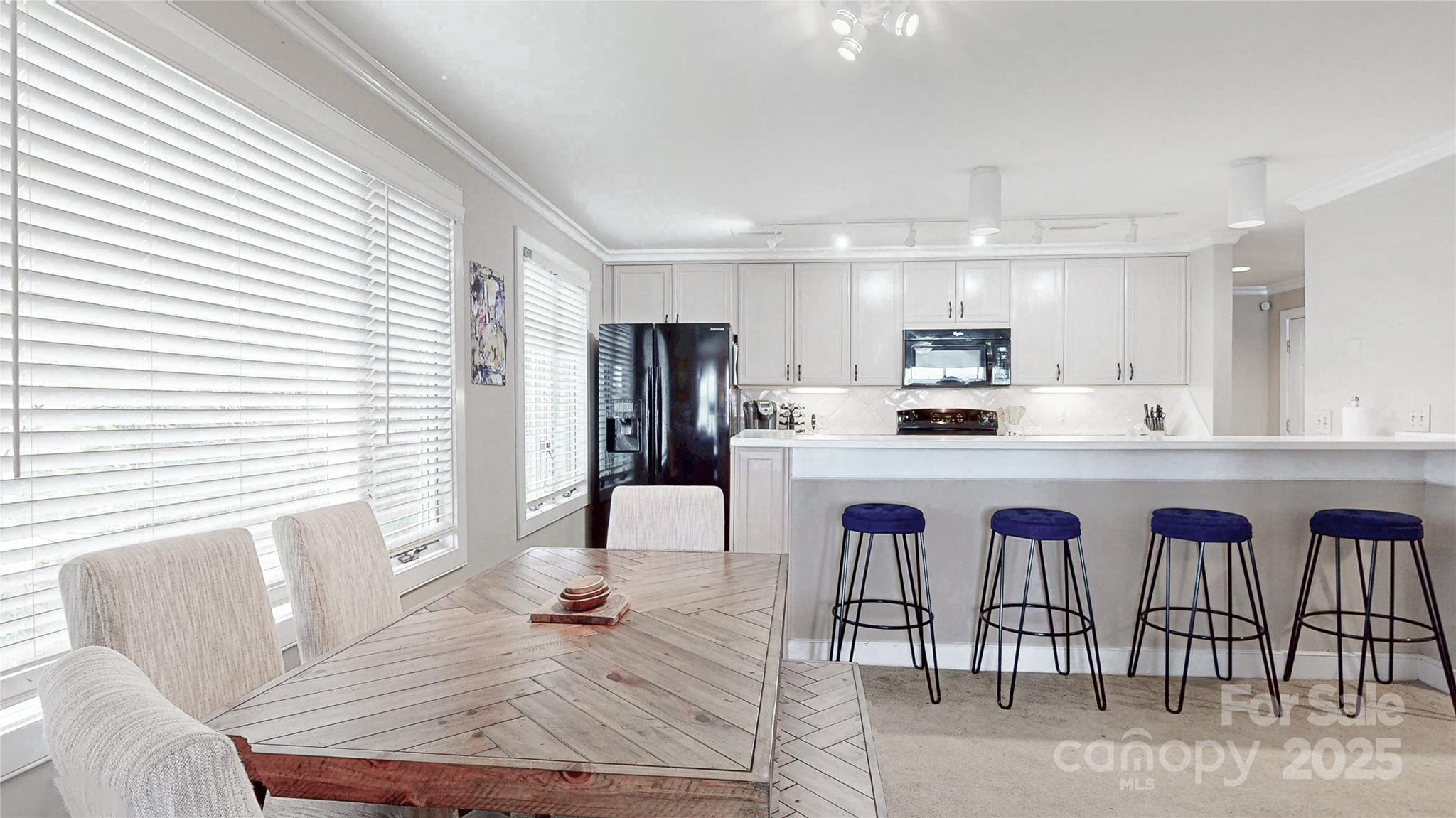 Lake Club - Residential