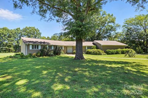 Photo of 13909 Idlewild Road, Matthews, NC 28105 (MLS # 4272282)