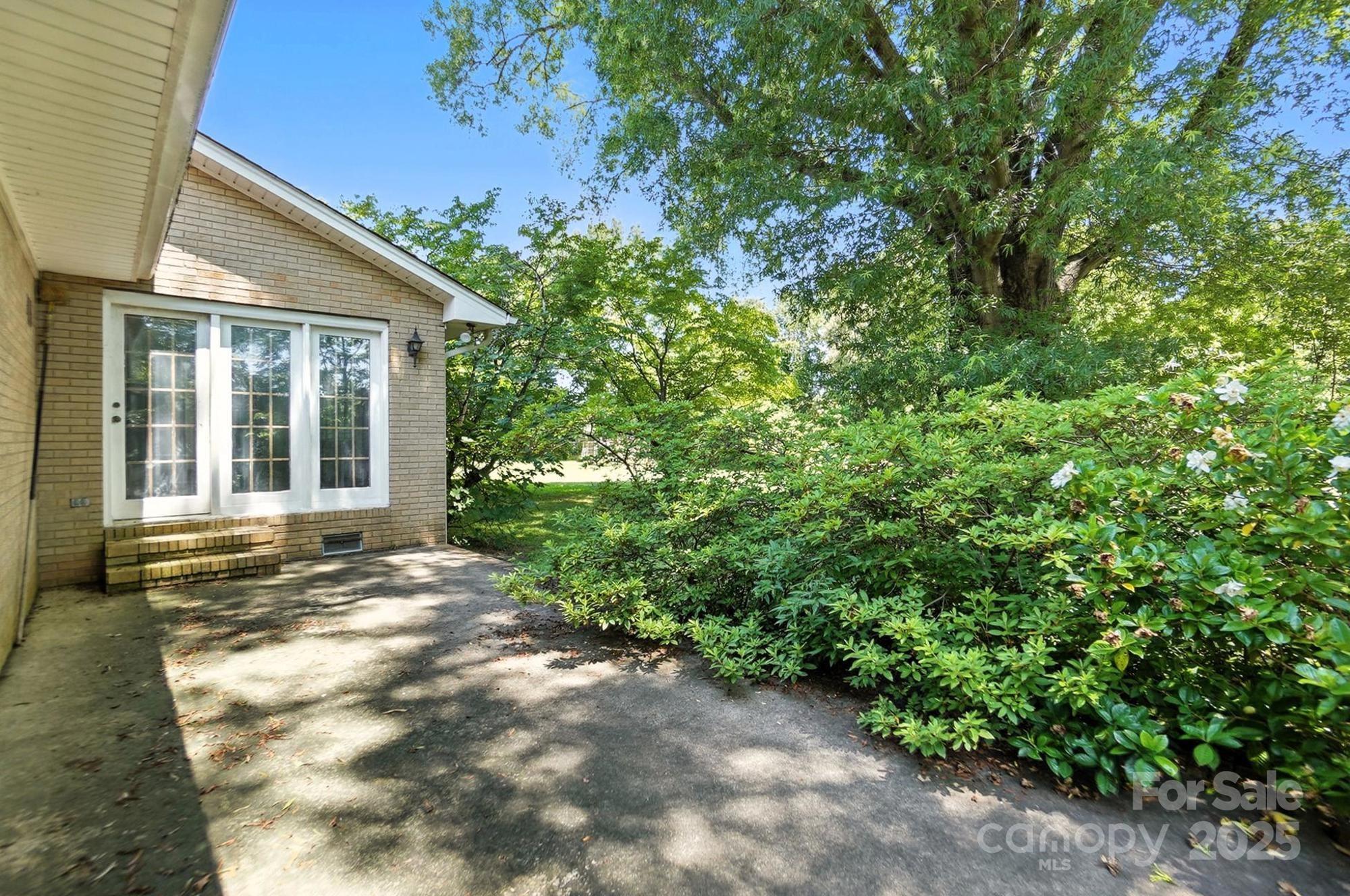 13909 Idlewild Road